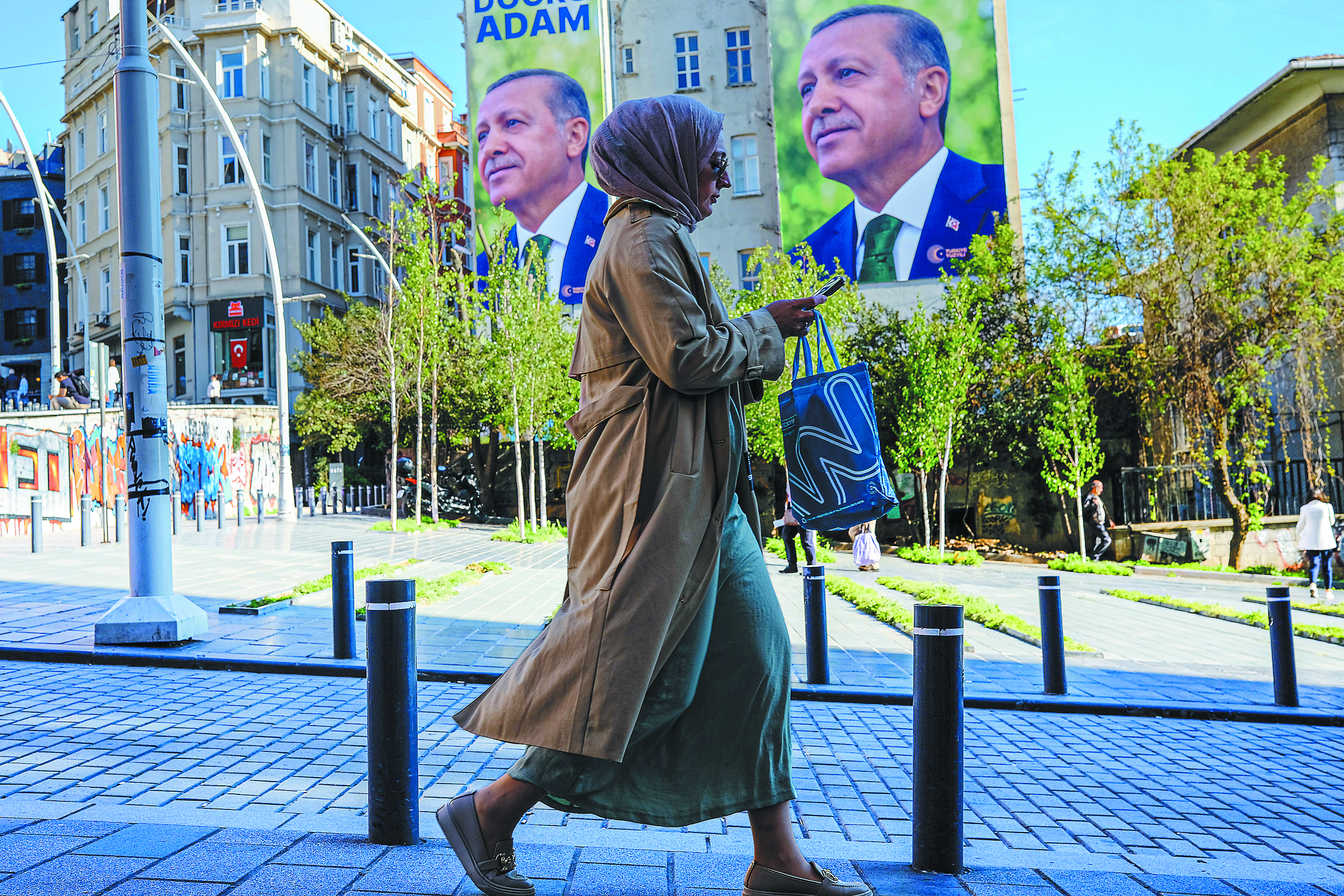 Αλλαγή πολιτικής στην Τουρκία: Η Κεντρική Τράπεζα αύξησε στο 15% το βασικό επιτόκιο