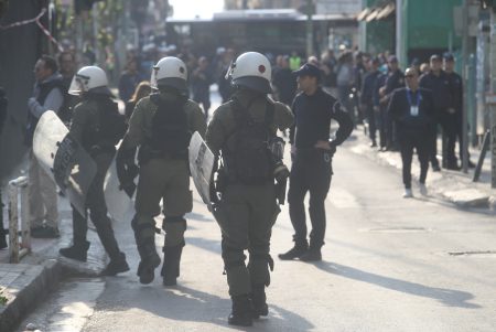 Παναθηναϊκός-ΑΕΚ: Ενταση και δακρυγόνα στη «Λεωφόρο»