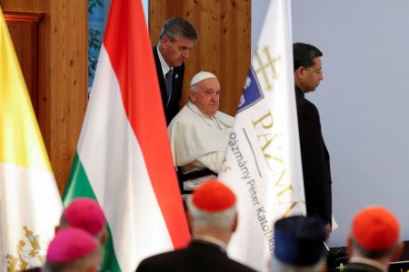 Κάλεσμα πάπα στον ουγγρικό λαό: «Μην κλείνετε τις πόρτες στους μετανάστες»