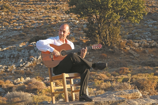 Χρίστος Τζιφάκις: «Η μουσική είναι και στα αλώνια και στα σαλόνια»