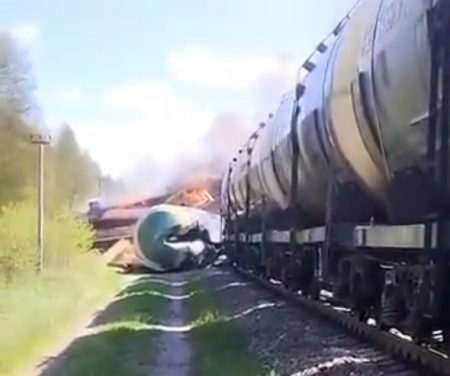Εκτροχιασμός τρένου από εκρηκτικό μηχανισμό στη Ρωσία