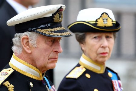 Πριγκίπισσα Άννα: Η διαφωνία με τον Κάρολο για τις «περικοπές» λίγο πριν τη στέψη