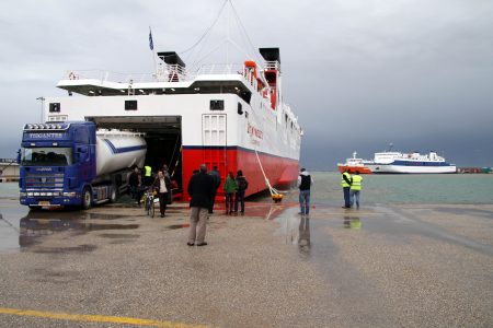 Προσάραξη κρουαζιερόπλοιου σε αβαθή στο λιμάνι του Κατάκολου