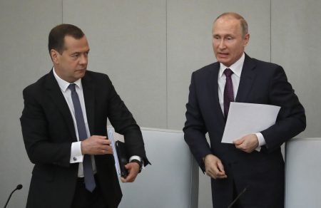 Μεντβέντεφ: Απειλεί με «εξόντωση» τον Ζελένσκι και την «κλίκα» του