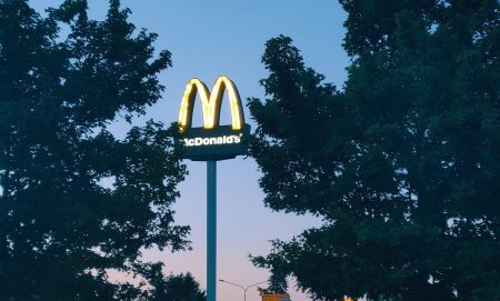 Πυροβολισμοί στα McDonald’s στις ΗΠΑ: Τουλάχιστον 4 νεκροί