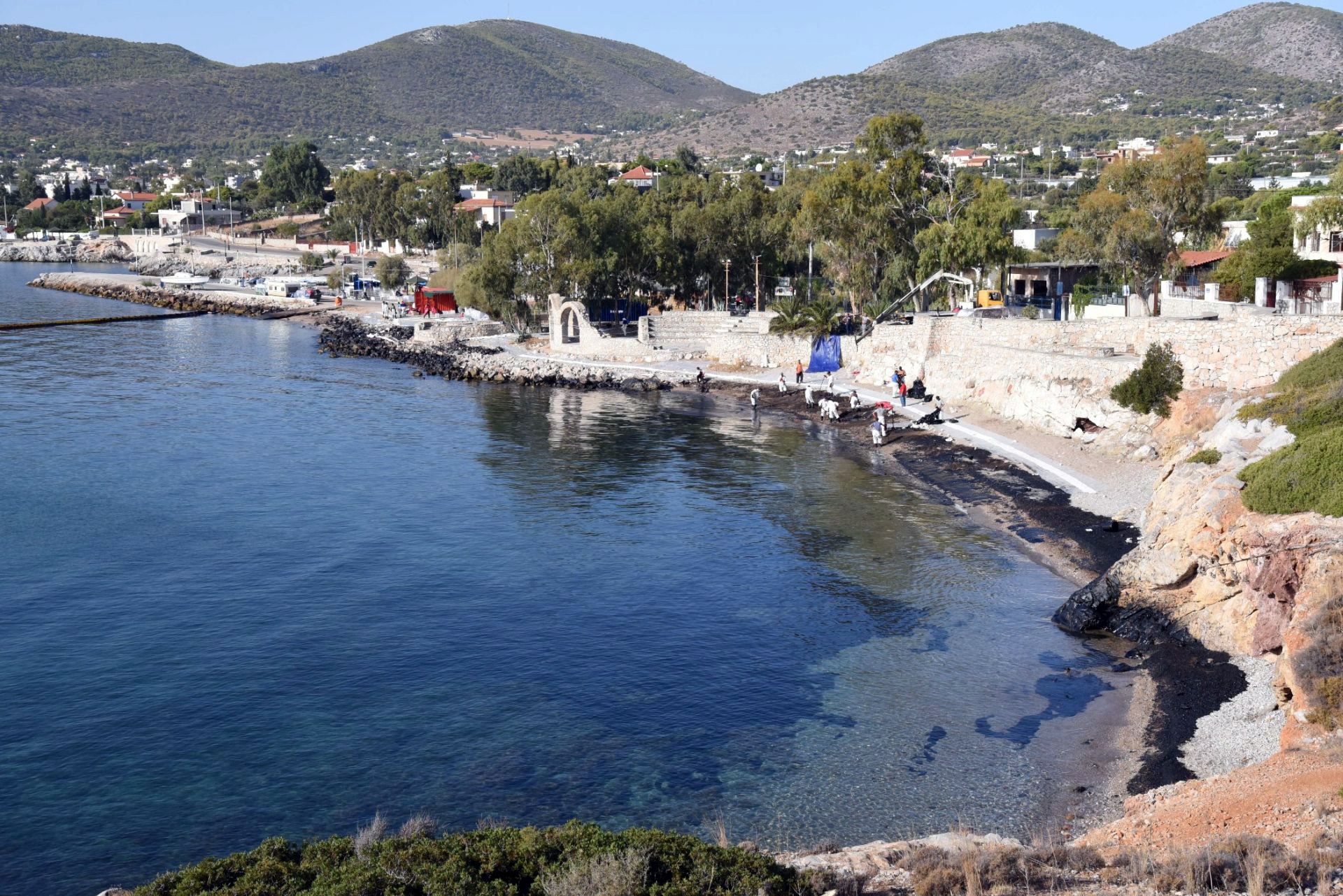 Σαλαμίνα: «Νταής» γείτονας απείλησε να κρεμάσει τη γειτόνισσα