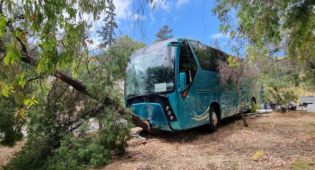 Τροχαίο με σχολικό στην Αίγινα: Στο Παίδων «Αγία Σοφία» οι τραυματισμένες μαθήτριες