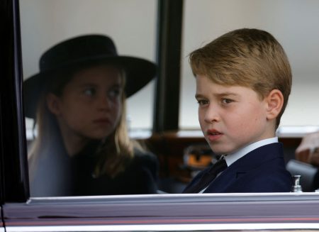 Στέψη Καρόλου: Ο ιστορικός ρόλος του 9χρονου πρίγκιπα Τζορτζ
