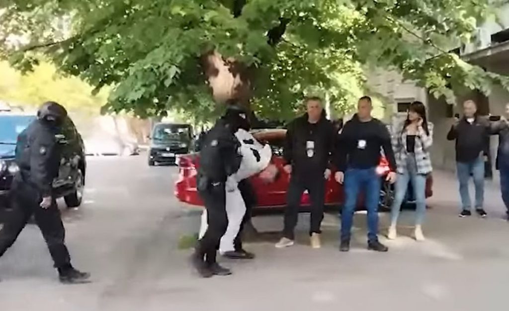 Σερβία: Η στιγμή που συλλαμβάνεται ο 21χρονος