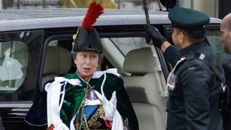 Πριγκίπισσα Άννα στην Καμίλα: Δεν είσαι βασίλισσα είσαι βασιλική σύζυγος