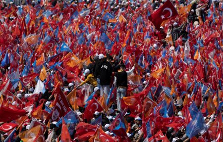 Η ατζέντα της ημέρας: Τρία μέτρα οικονομικής ενίσχυσης ανακοίνωσε ο Πρωθυπουργός- Κέρδη για ΝΔ- ΣΥΡΙΖΑ – Το «αδιαχώρητο» στη συγκέντρωση Ερντογάν