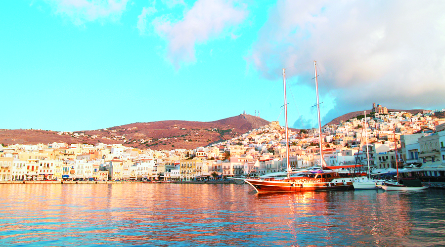 Σύρος: Βρέθηκε σορός στο λιμάνι
