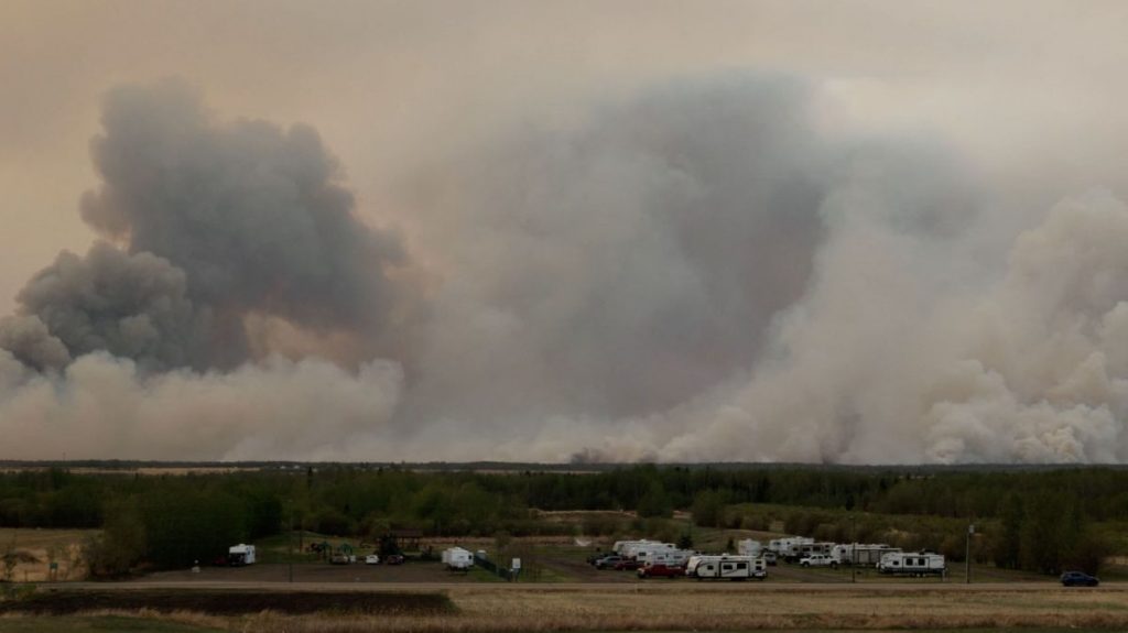 Καναδάς: Ανεξέλεγκτες 107 πυρκαγιές, έφυγαν από τα σπίτια τους 30.000 άνθρωποι