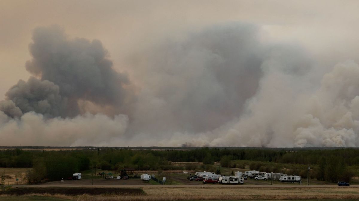 Καναδάς: Ανεξέλεγκτες 107 πυρκαγιές, έφυγαν από τα σπίτια τους 30.000 άνθρωποι