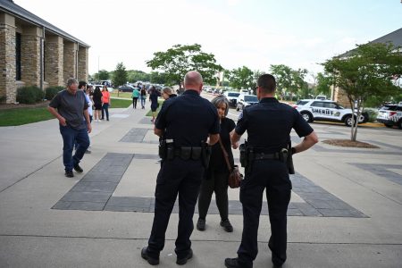 Τέξας: Οι αρχές αναζητούν ακροδεξιές διασυνδέσεις στο δράστη του εμπορικού κέντρου