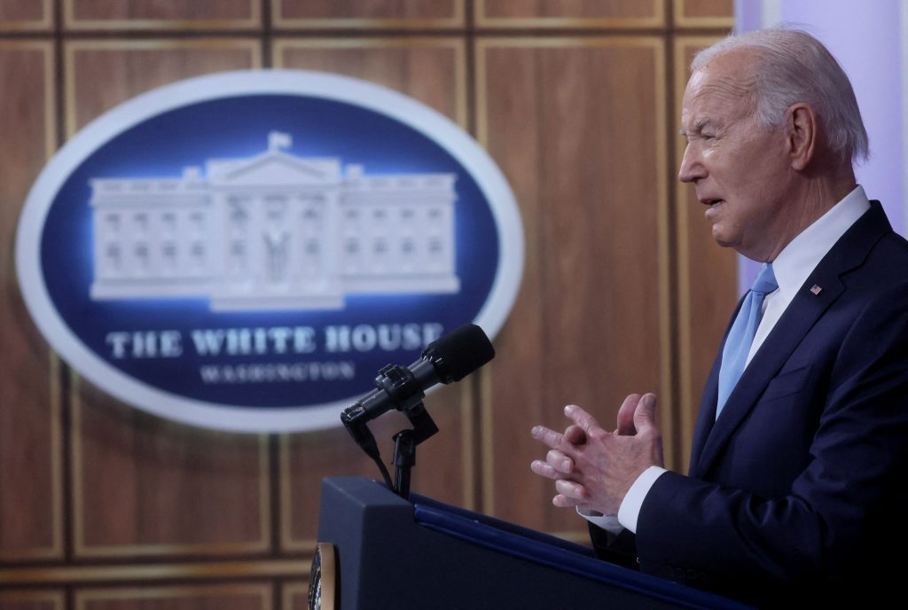 Καταποντίζεται η δημοτικότητα του Τζο Μπαίντεν