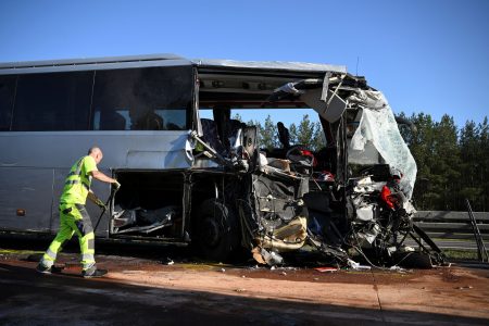 Γερμανία: Τουλάχιστον 50 τραυματίες μετά από σύγκρουση βυτιοφόρου με λεωφορείο