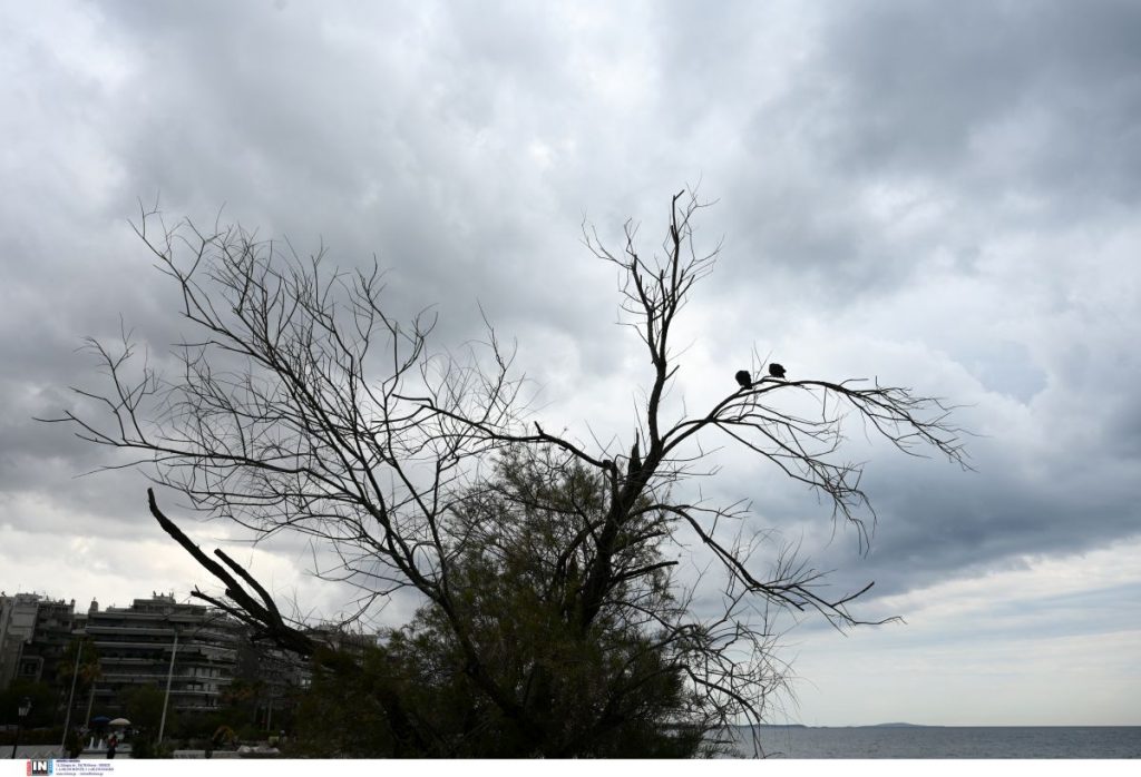 Καιρός: Λασποβροχές, καταιγίδες και πτώση της θερμοκρασίας