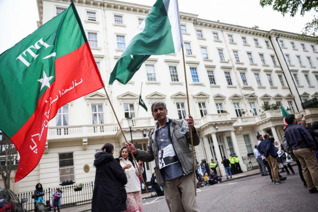 Πακιστάν: Προφυλακίστηκε ο πρώην πρωθυπουργός Χαν – Βίαιες διαδηλώσεις στη χώρα