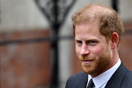 Πρίγκιπας Χάρι: Έφτασε στο Λονδίνο – Γιατί δεν θα δει τον Κάρολο