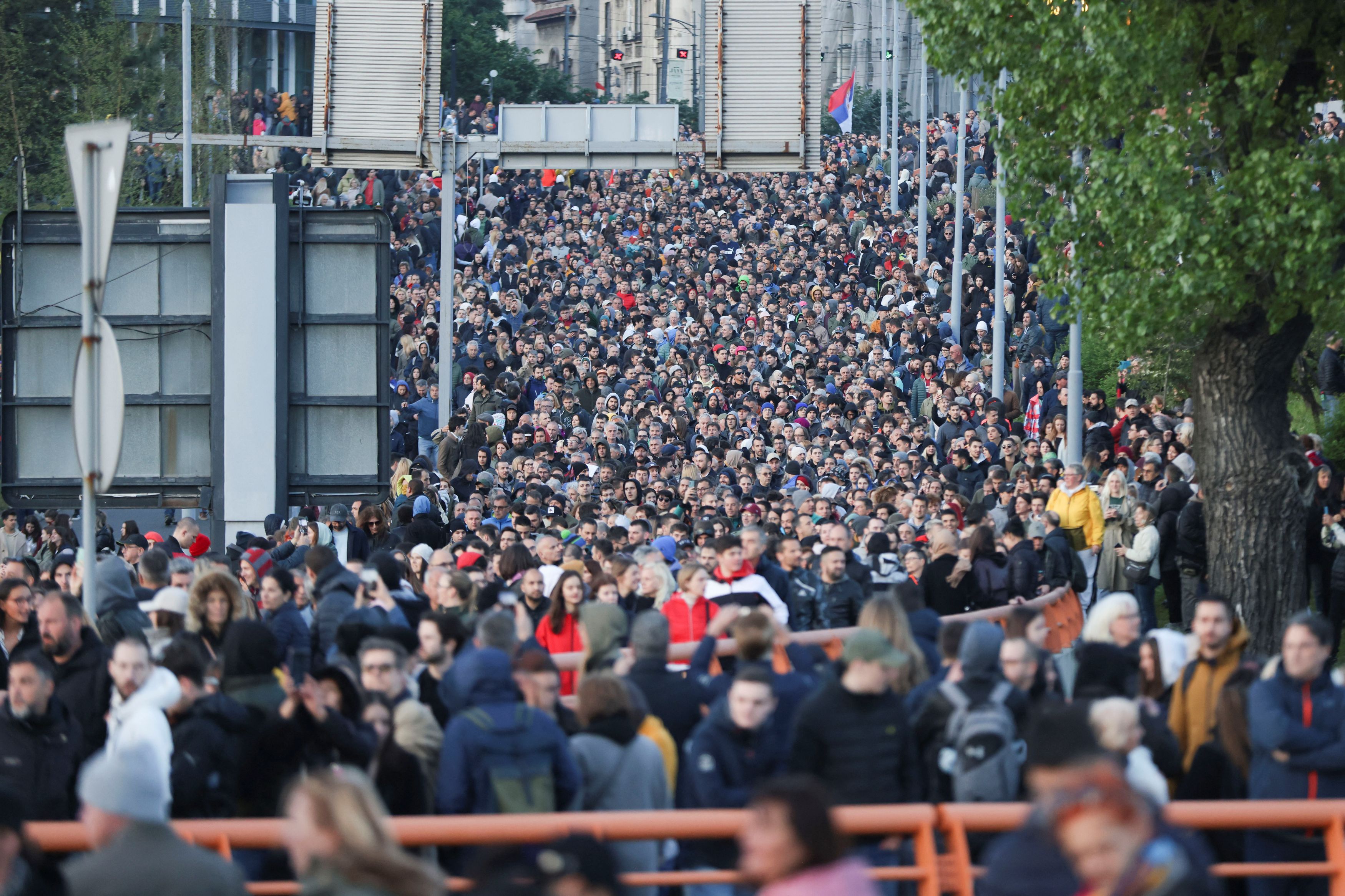 Σερβία: Μεγάλη πορεία κατά της βίας στο Βελιγράδι