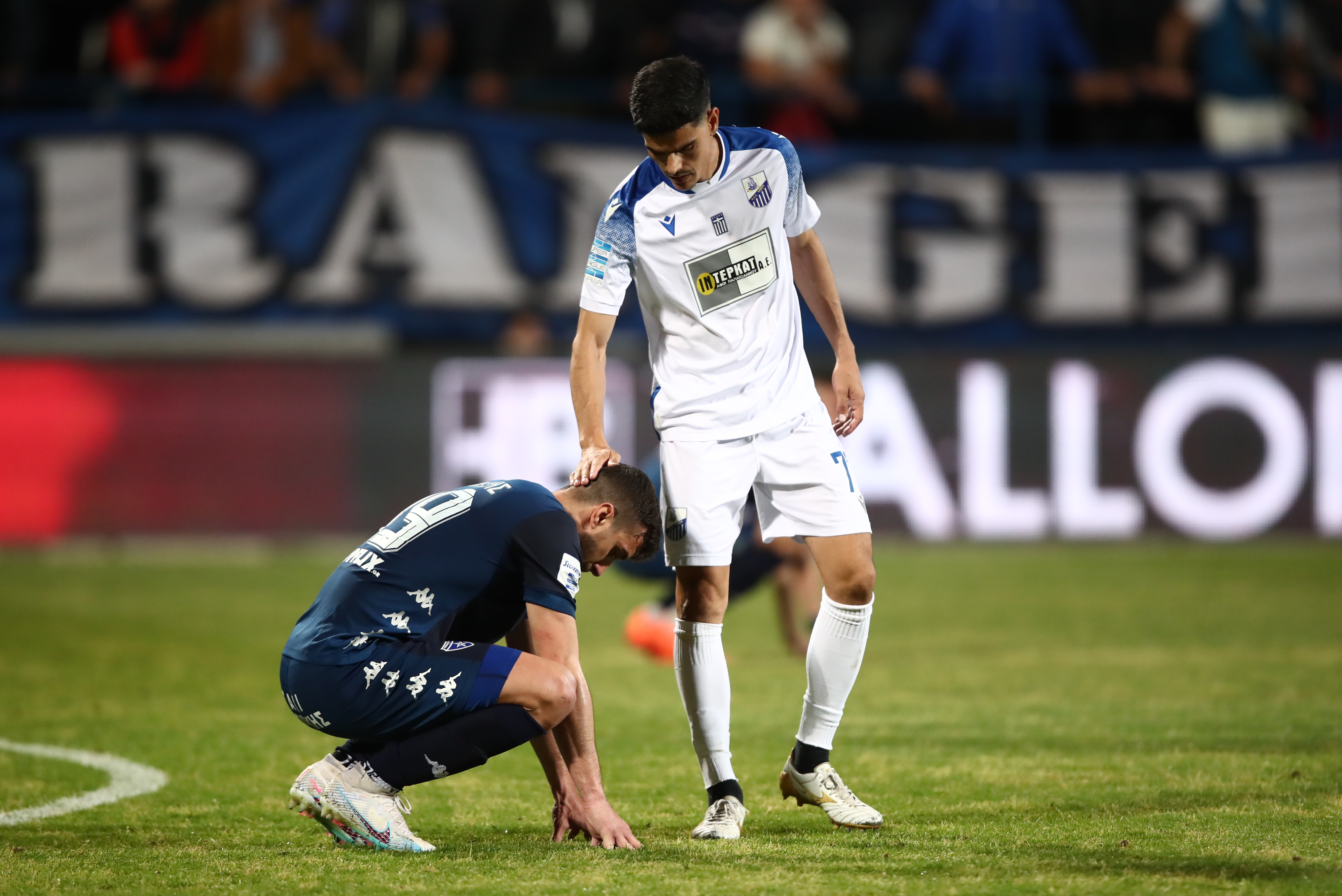 Super League: Παρέμεινε η «εφτάψυχη» Λαμία, υποβιβάστηκε ο Ιωνικός