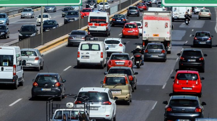 Αττική Οδός: Αυτοκίνητο συγκρούστηκε με μοτοσικλέτα – Ενας νεκρός