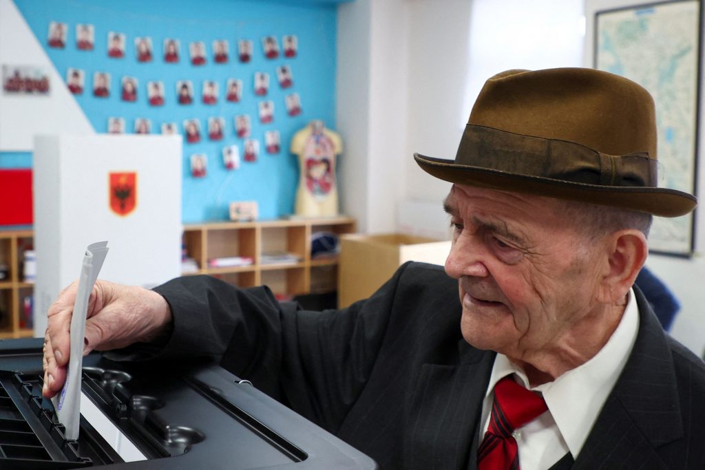 Αλβανία:  Χωρίς την απόσυρση Μπελέρη οι εκλογές στη Χειμάρρα