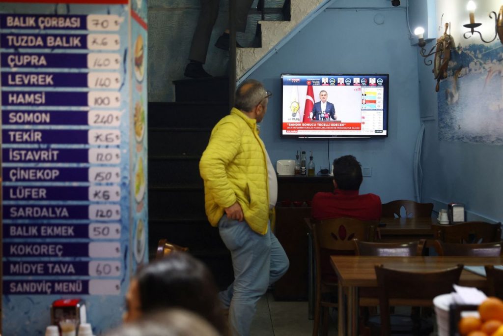 Εκλογές Τουρκία: Διαφορετική εικόνα δίνουν τα δύο στρατόπεδα – Στο 8% η διαφορά