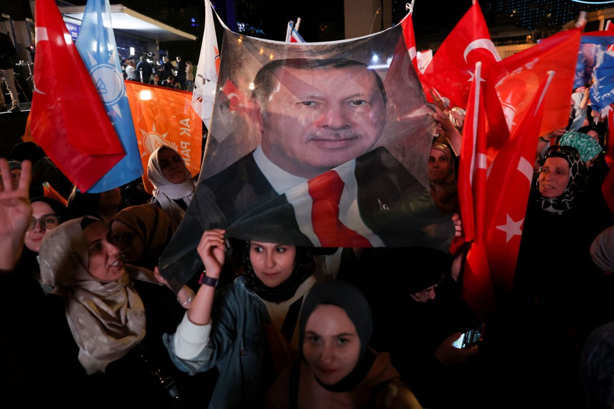 Εκλογές Τουρκία: Έπεσε κάτω από το 50% ο Ερντογάν – Έρχεται δεύτερος γύρος