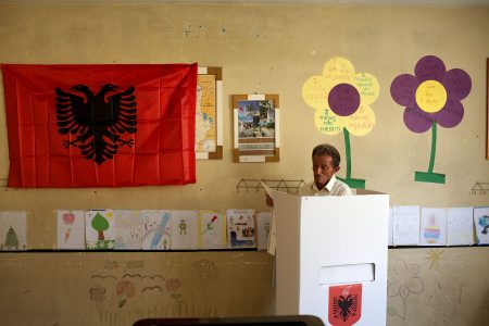 Αλβανία: Προηγείται ο προφυλακισμένος Φρέντι Μπελέρης έναντι του Γκιόργκι Γκόρο