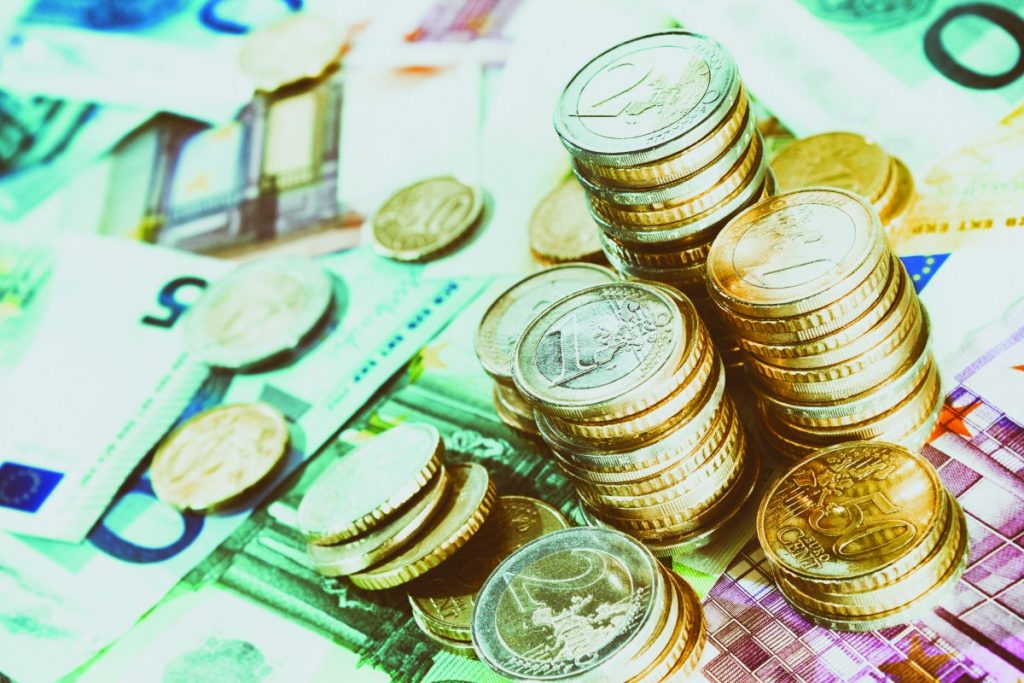 Κομισιόν: «Βλέπει» ανάπτυξη 2,4% και πληθωρισμό 4,2% το 2023