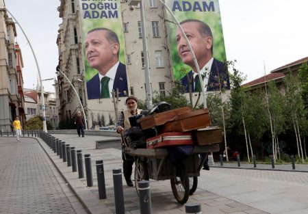 Τουρκία – εκλογές: «O μύθος της άδειας κατσαρόλας τελείωσε» – Σαρώνει το τραγούδι για Ερντογάν