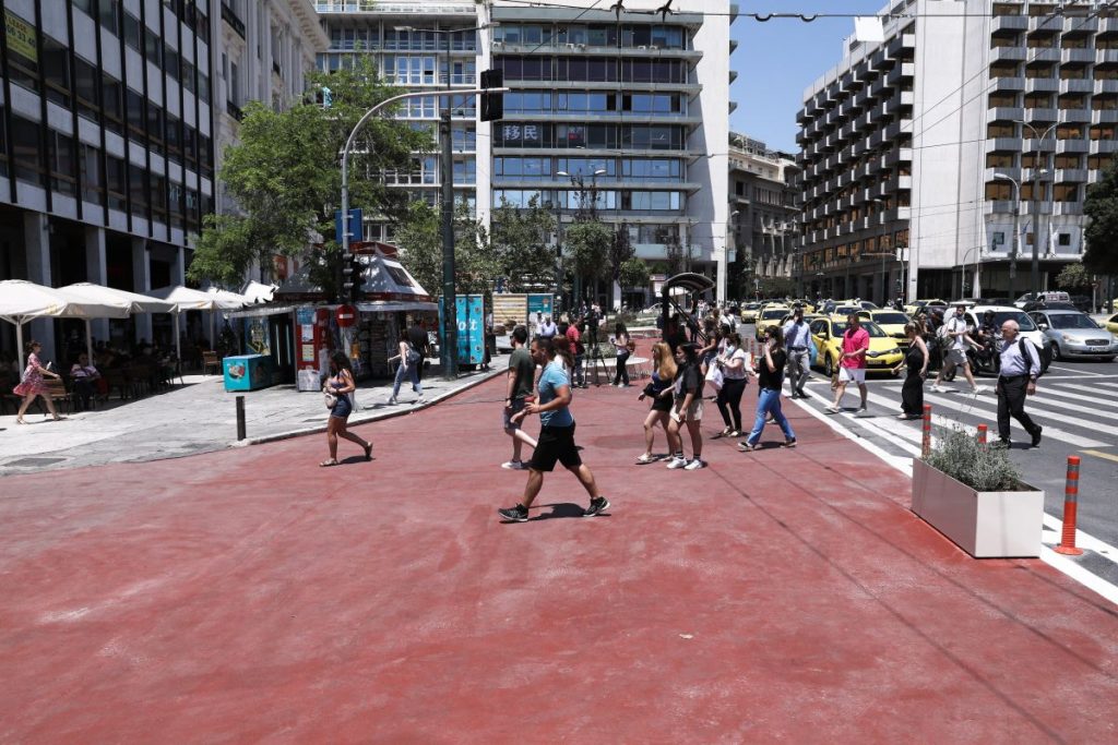 ΕΛΣΤΑΤ: Πώς ζει ο μέσος Έλληνας – Πολύ ικανοποιημένος δηλώνει ο ένας στους δύο