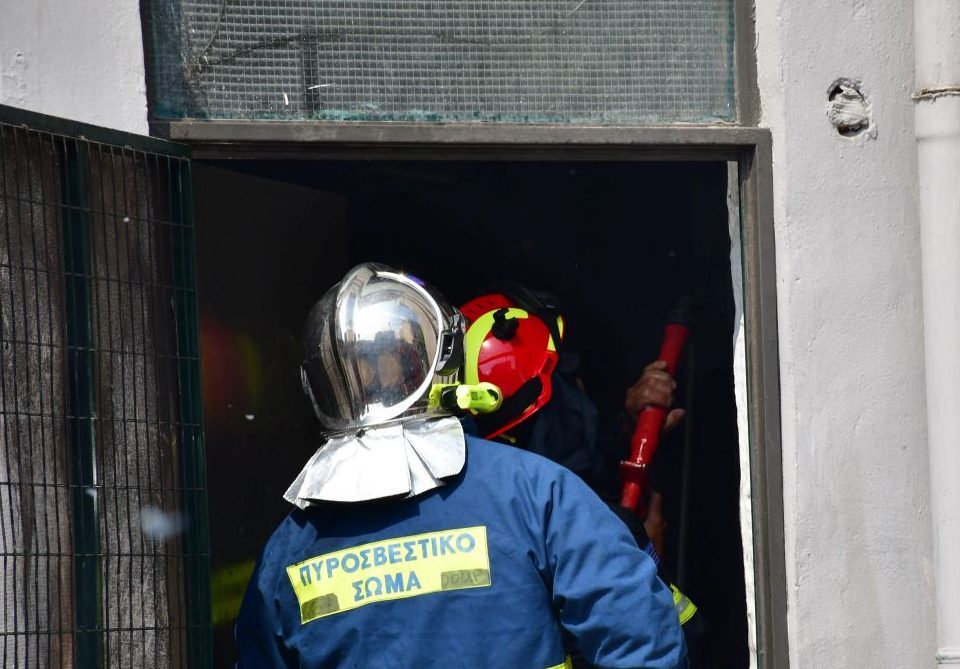 Αιγάλεω: Φωτιά σε υπόγειο πολυκατοικίας – Βρέθηκε ηλικιωμένη νεκρή