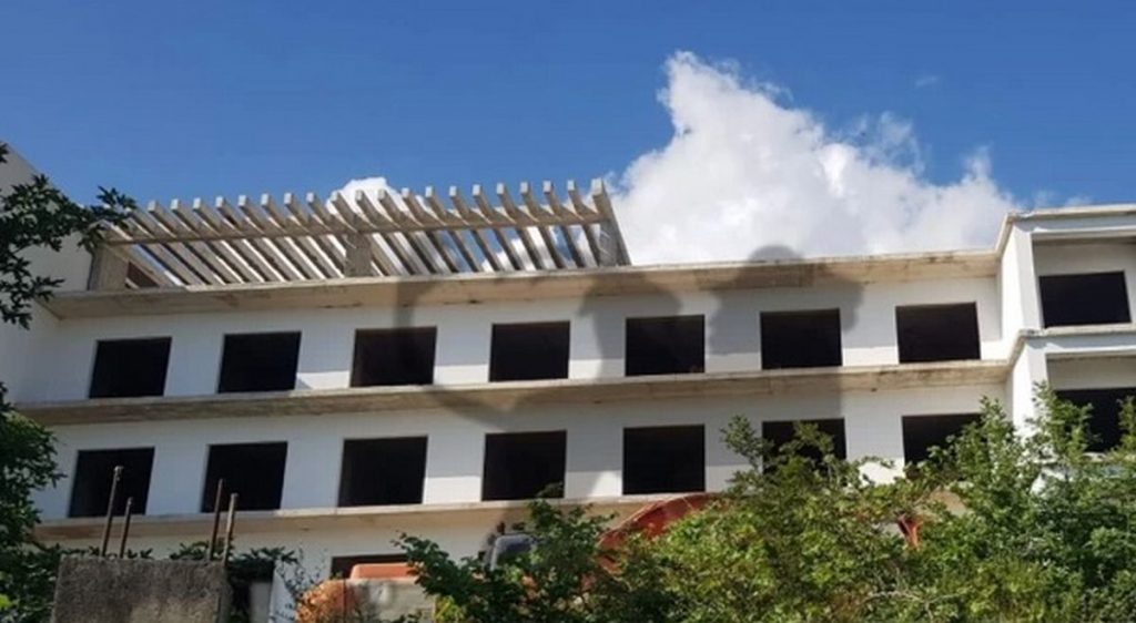 Αλβανία: Ανεστάλησαν οι κατεδαφίσεις κτηρίων ομογενών – Στο συμβούλιο των ΥΠΕΞ η υπόθεση Μπελέρη