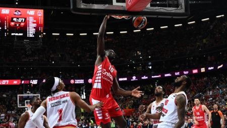 Ολυμπιακός: Πανηγυρισμοί στον Πειραιά για την πρόκριση στον τελικό της Euroleague