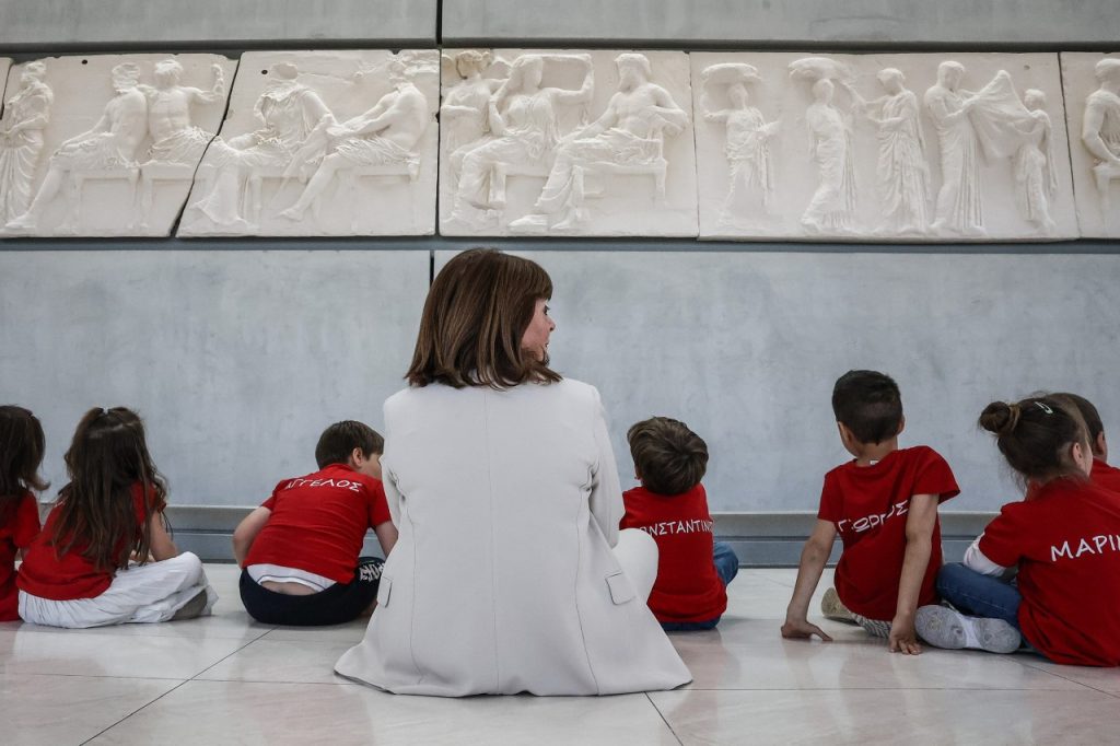 Κυρία- κυρία, γιατί δεν μπορούμε να φέρουμε πίσω τα γλυπτά μας;