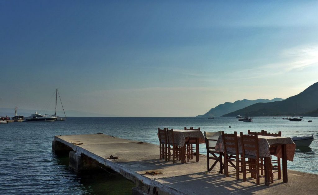 Μύκονος: Πήγε σε ταβέρνα και τώρα κινδυνεύει να του κατασχέσουν τον λογαριασμό