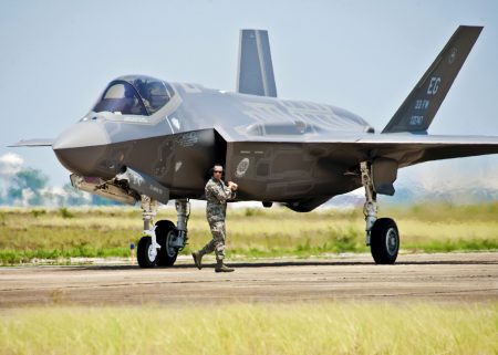 Μεντέντεζ: Ερχονται τα F-35 – Οι εγκρίσεις έχουν δοθεί