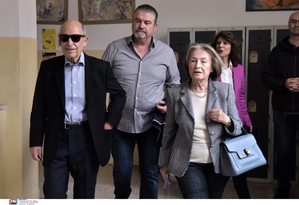 Εκλογές 2023: Ο Κώστας Σημίτης ψήφισε στο Κολωνάκι