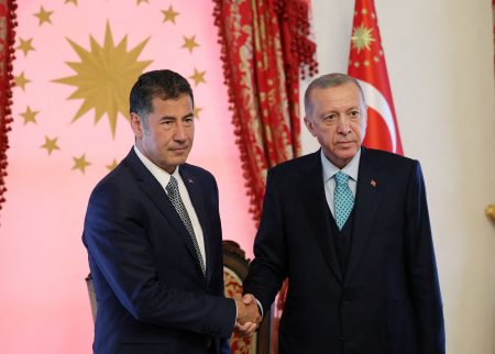 Τουρκικές εκλογές: Τον Ερντογάν θα στηρίξει στο β’ γύρο ο Σινάν Ογάν