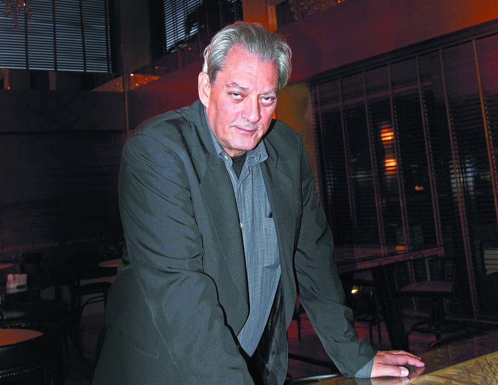 Ο Πολ Οστερ γράφει για το τρομερό παιδί της αμερικανικής λογοτεχνίας