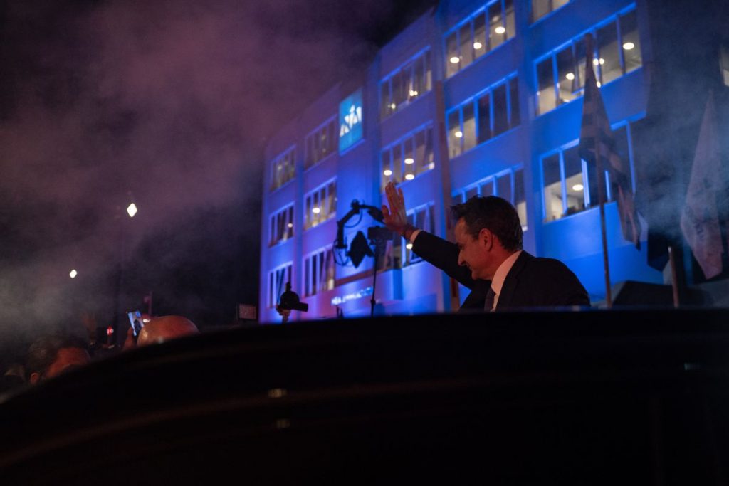 Η νίκη της ΝΔ κυριαρχεί στα γερμανικά ΜΜΕ: «Ο Μητσοτάκης θριαμβεύει στις εκλογές»