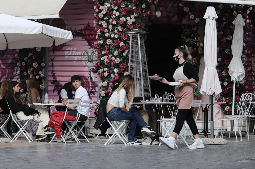 Κορωνοϊός: Ισχυρή σύσταση του ΕΟΔΥ για μάσκες σε νοσοκομεία και χώρους με συνωστισμό