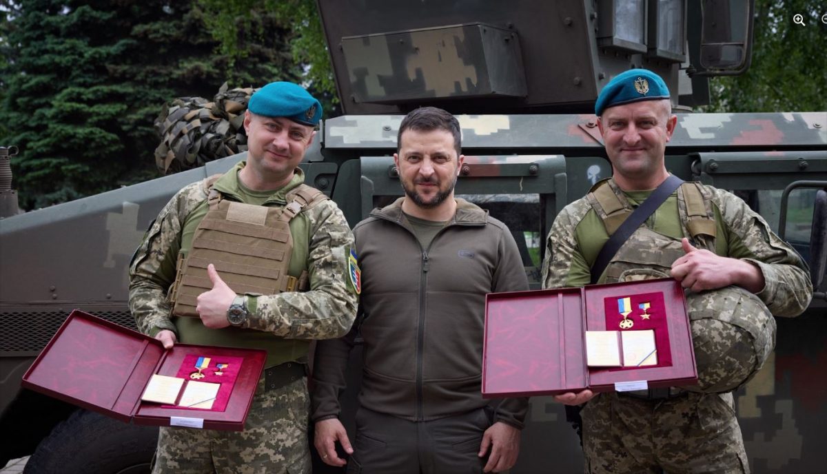 Ουκρανία: Ο Ζελένσκι στην πρώτη γραμμή του μετώπου