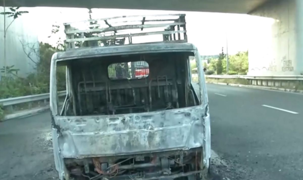 Στις φλόγες φορτηγό κοντά στο Ολυμπιακό Χωριό