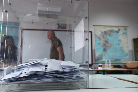Δημοσκόπηση: Αυτοδυναμία 165 εδρών για τη ΝΔ- Η περίπλοκη κατάσταση με τα μικρά κόμματα