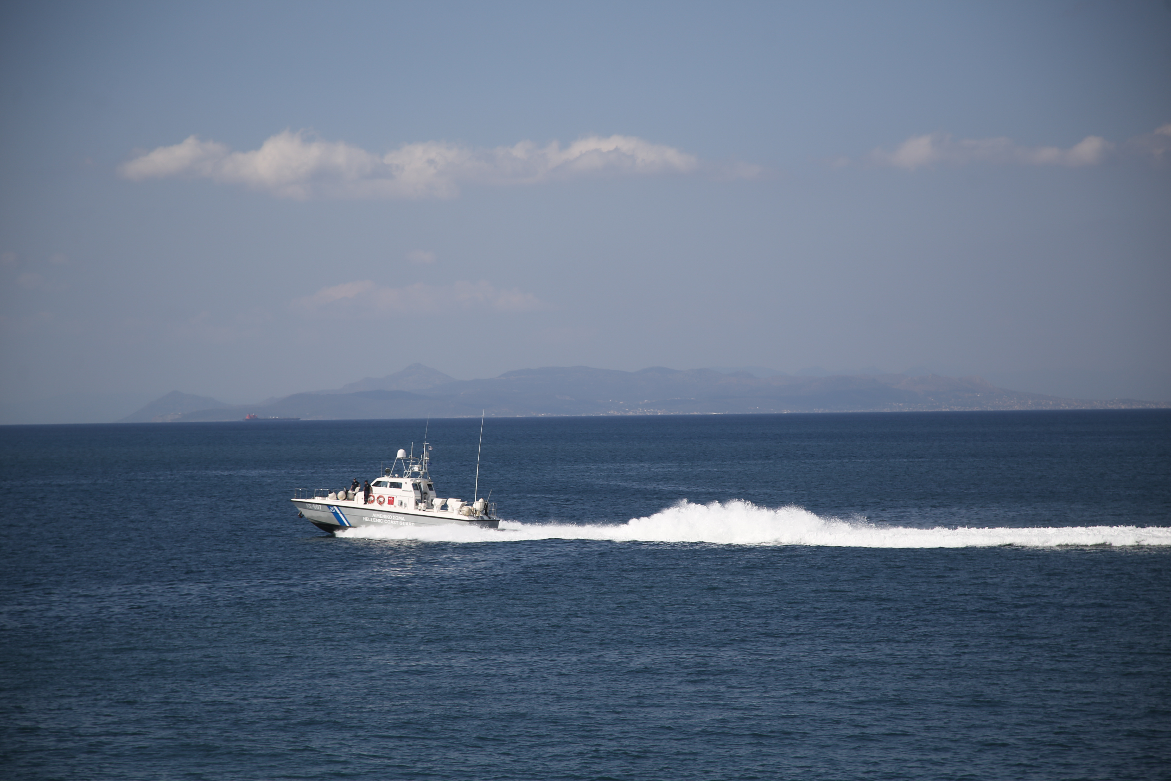 Μύκονος: Ανατροπή σκάφους με μετανάστες – Επιχείρηση του Λιμενικού για αγνοούμενους