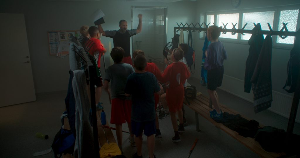 Στην ντουζιέρα του σκοταδισμού